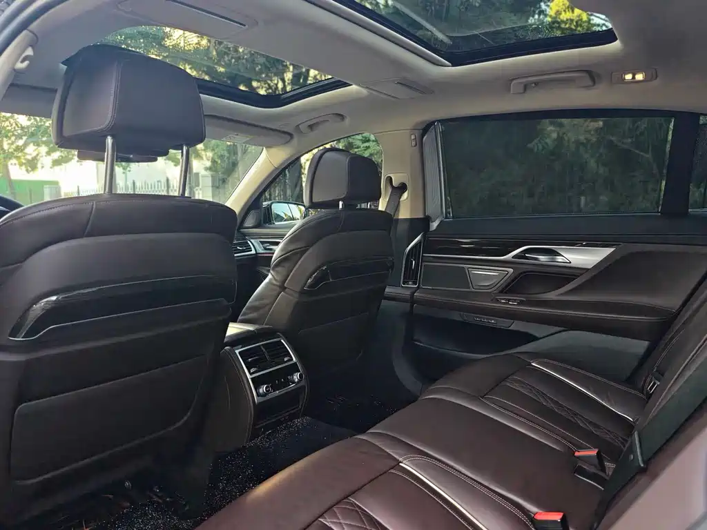 BMW 7 Series — миниатюра 22