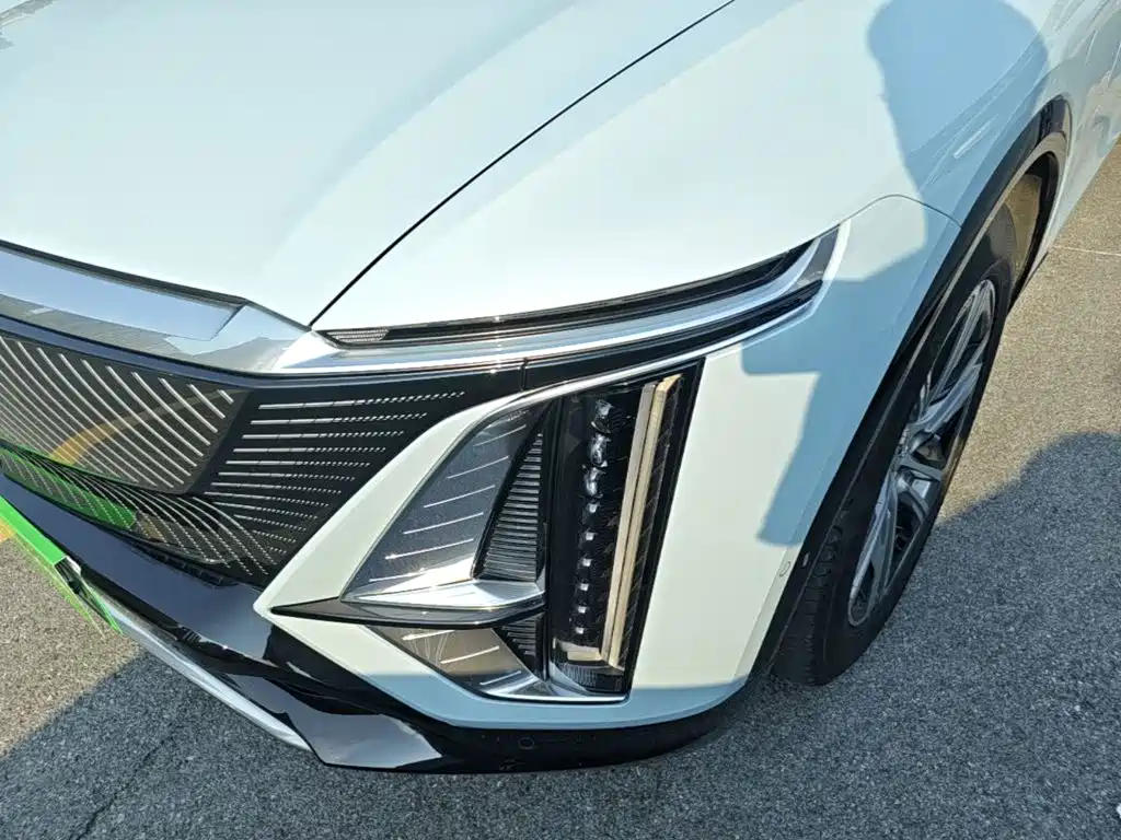 Cadillac Lyriq — миниатюра 24