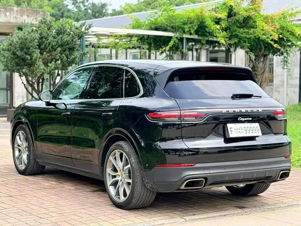 Porsche Cayenne — миниатюра 7