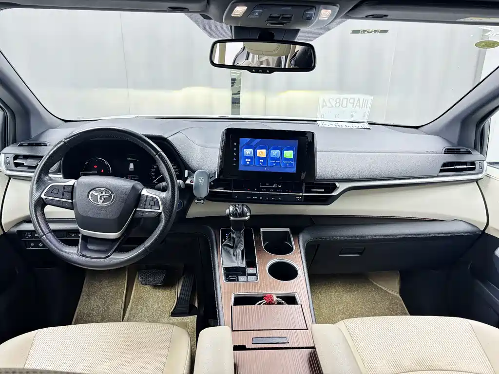 TOYOTA SIENNA