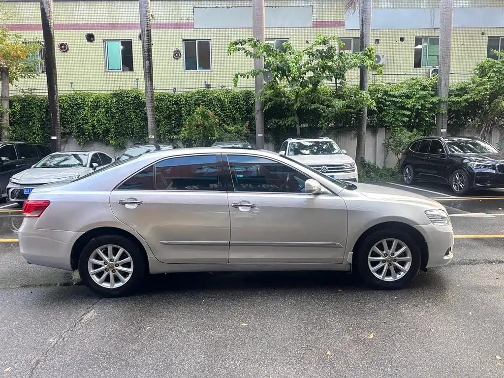 Toyota Camry — миниатюра 8