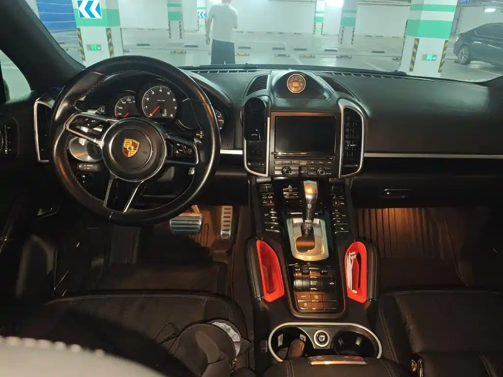Porsche Cayenne — миниатюра 10