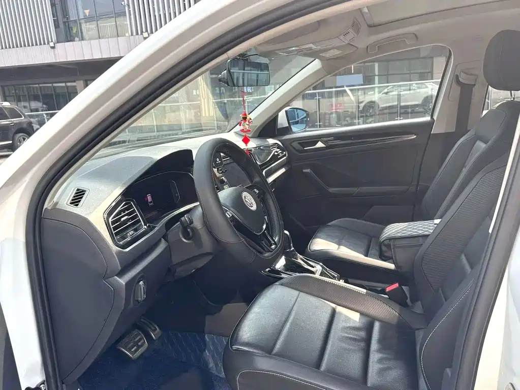 VOLKSWAGEN T ROC EXPLORING SONGS