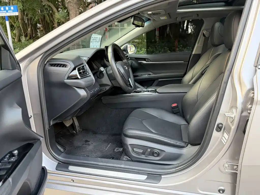 Toyota Camry — миниатюра 4