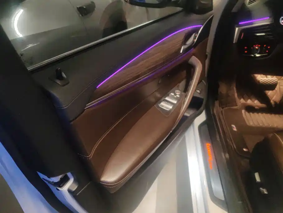 BMW 5 Series — миниатюра 7