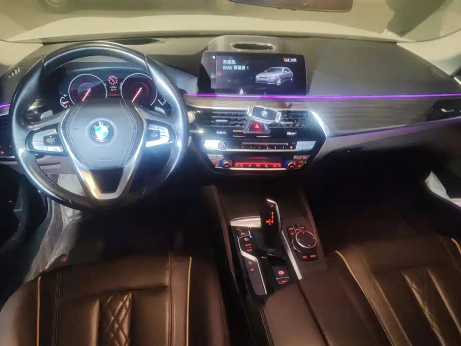 BMW 5 Series — миниатюра 12