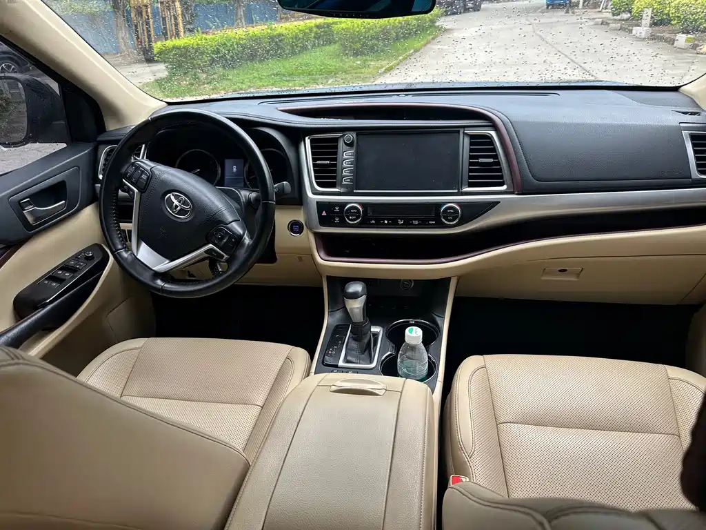 Toyota Highlander 2017 2.0T Luxury 7 мест