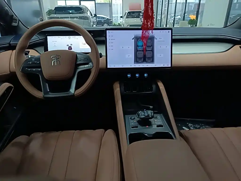 BYD L EV — миниатюра 10