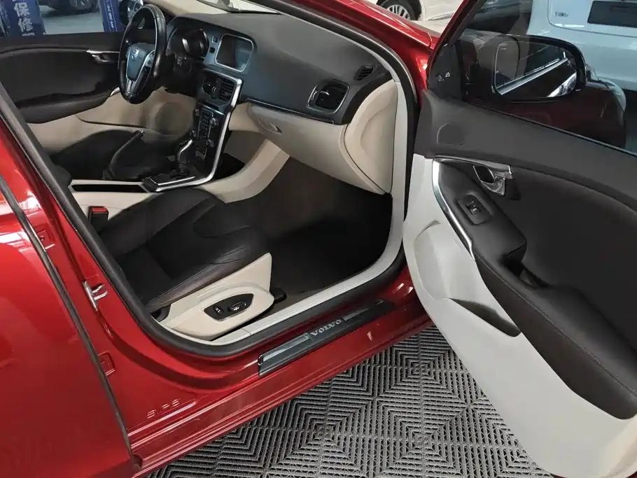Volvo V40 — миниатюра 8