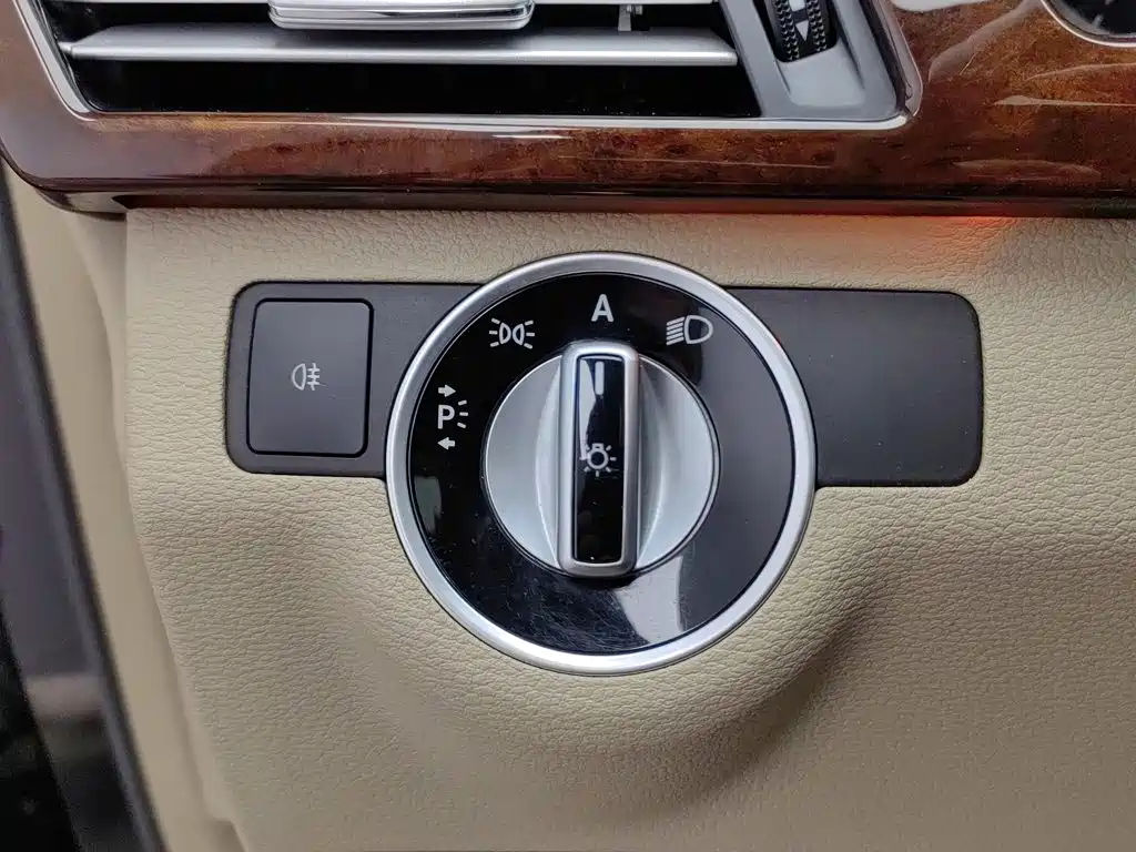 Mercedes-Benz E-Class — миниатюра 21