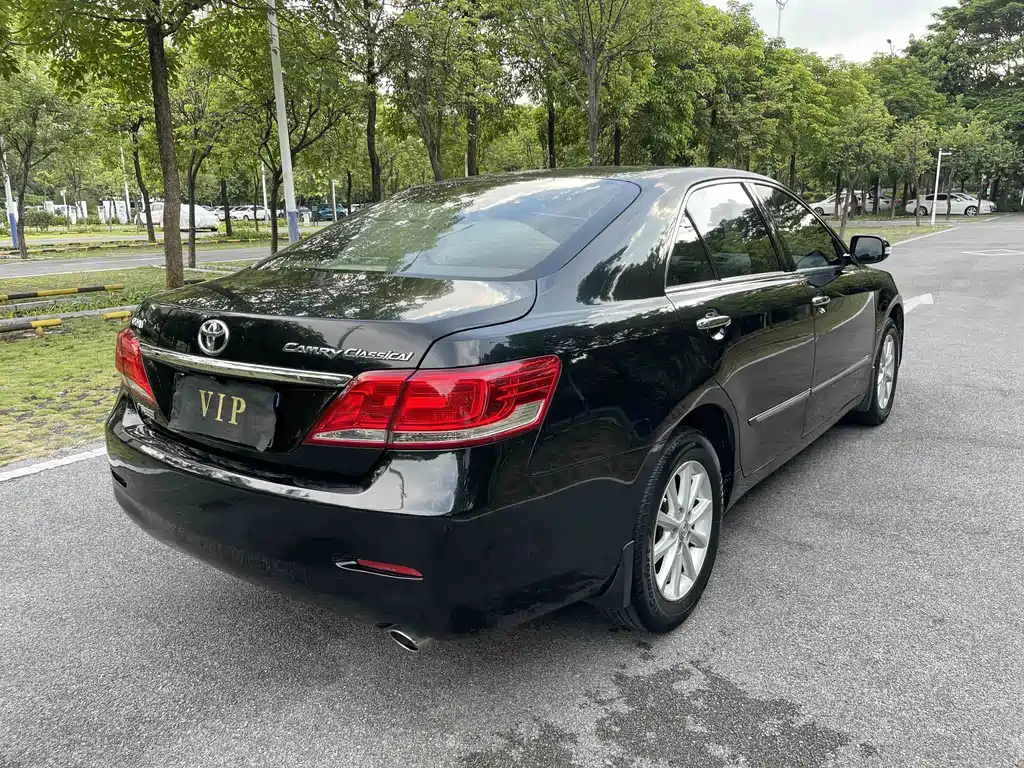Toyota Camry — миниатюра 5