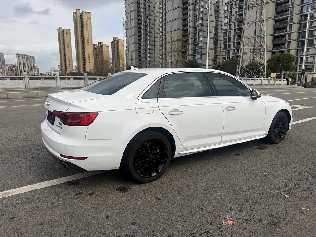 AUDI A4L