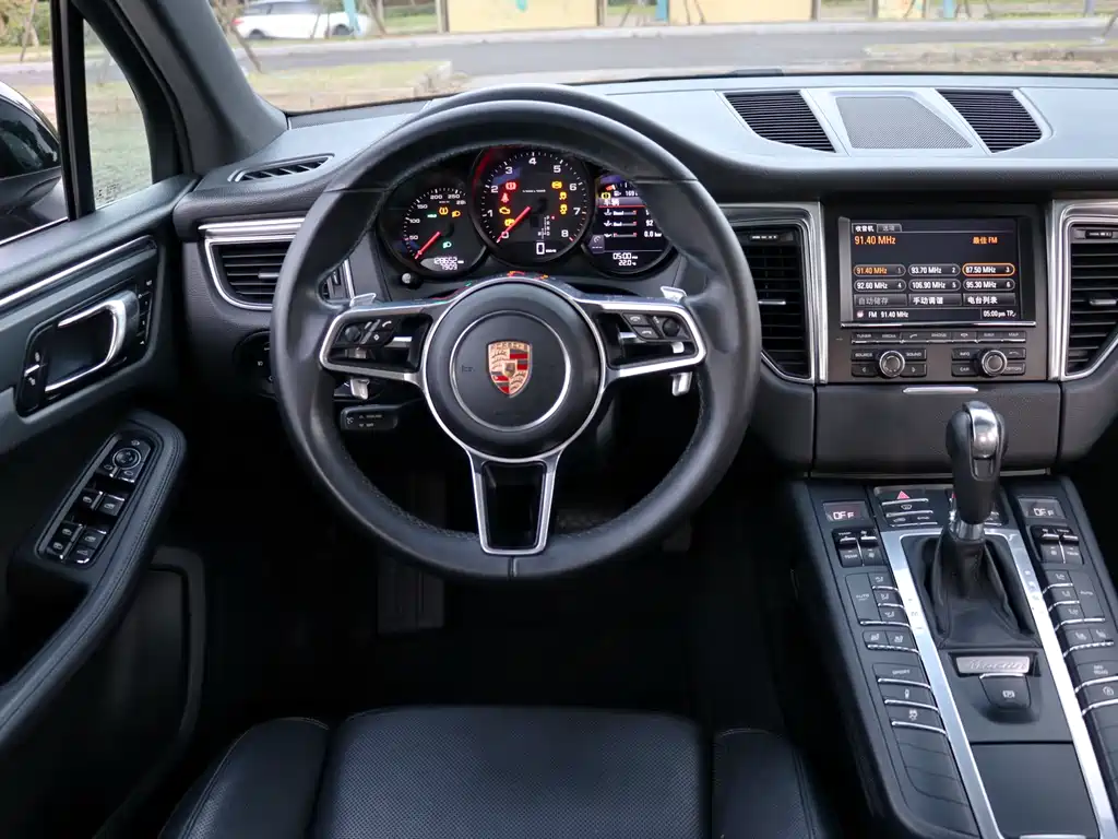 Porsche Macan — миниатюра 11