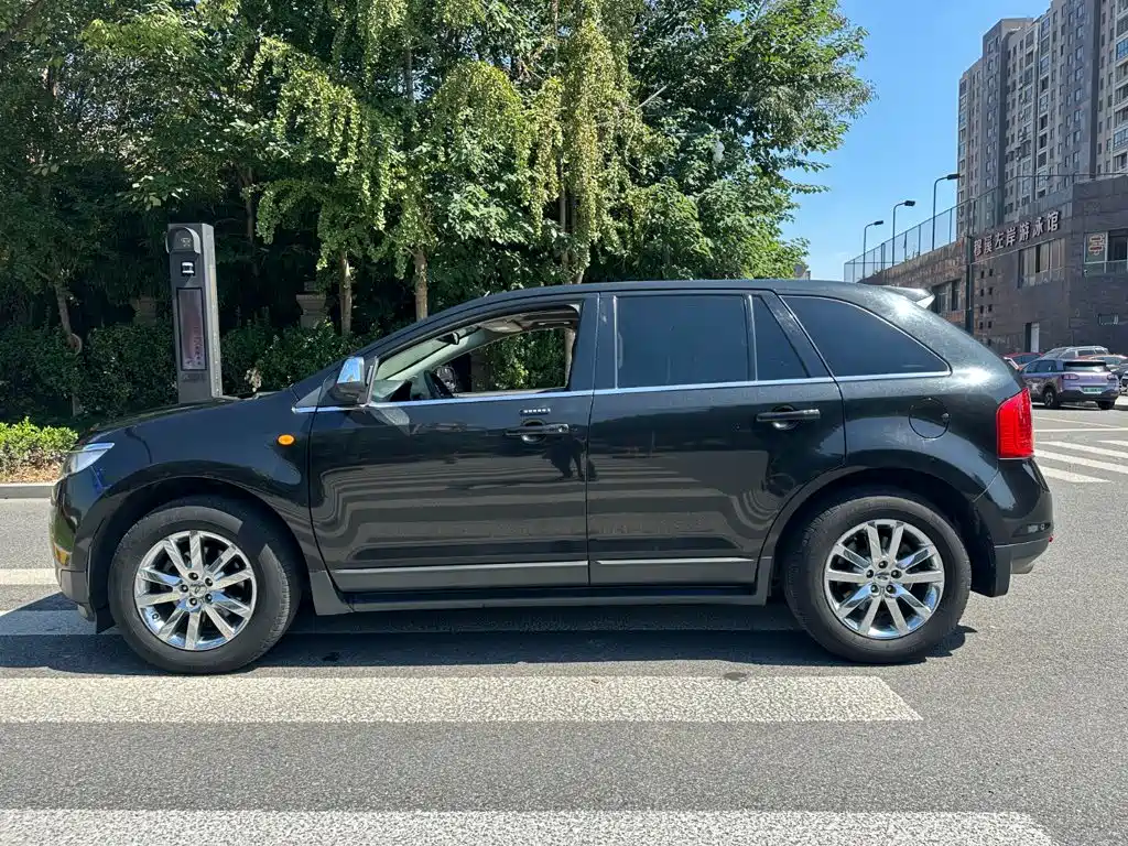 Ford Edge (Import) — миниатюра 6
