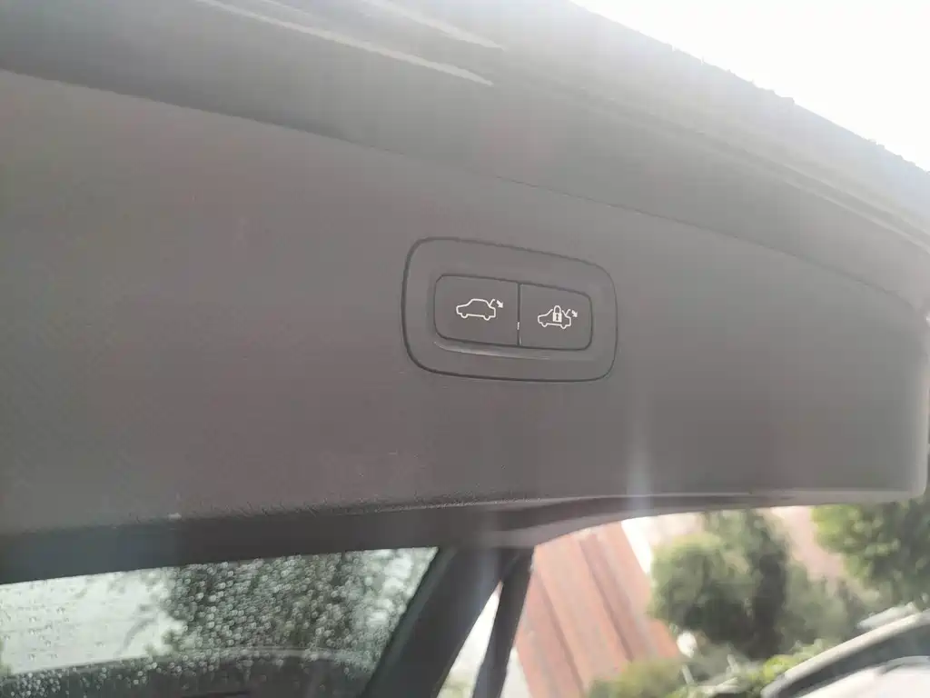 Volvo XC90 — миниатюра 10