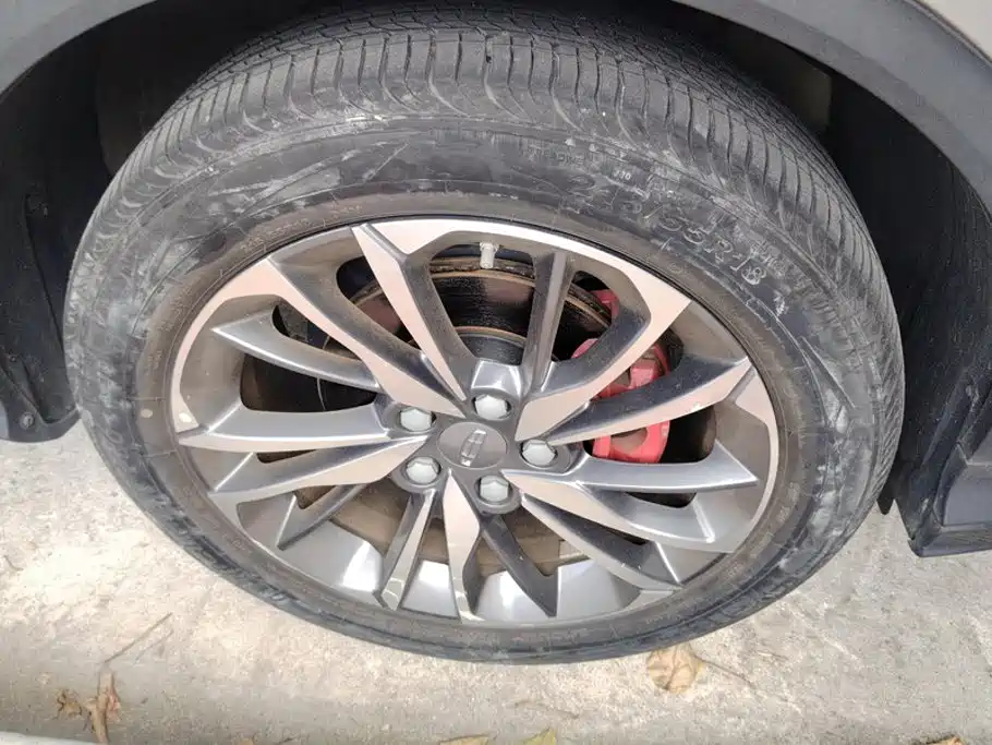 Geely Binyue — миниатюра 6