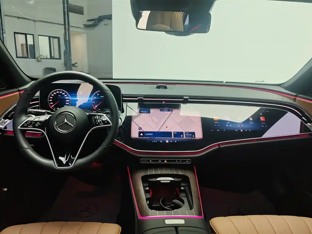 Mercedes-Benz E-Class — миниатюра 2