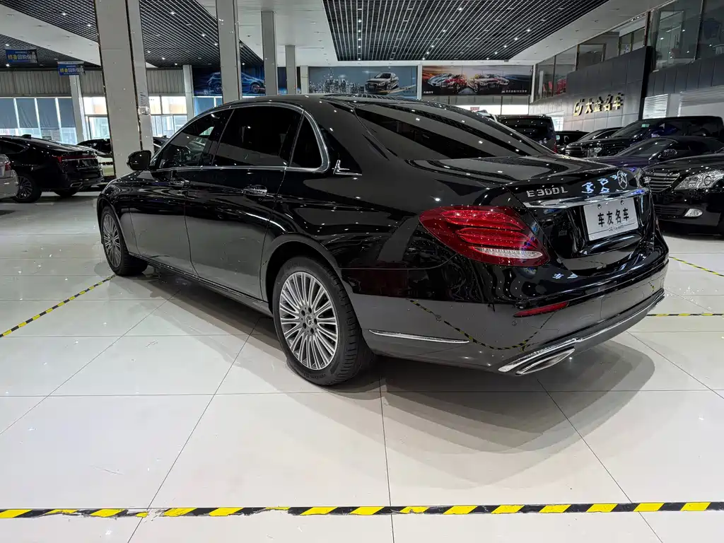 Mercedes-Benz E-Class — миниатюра 5
