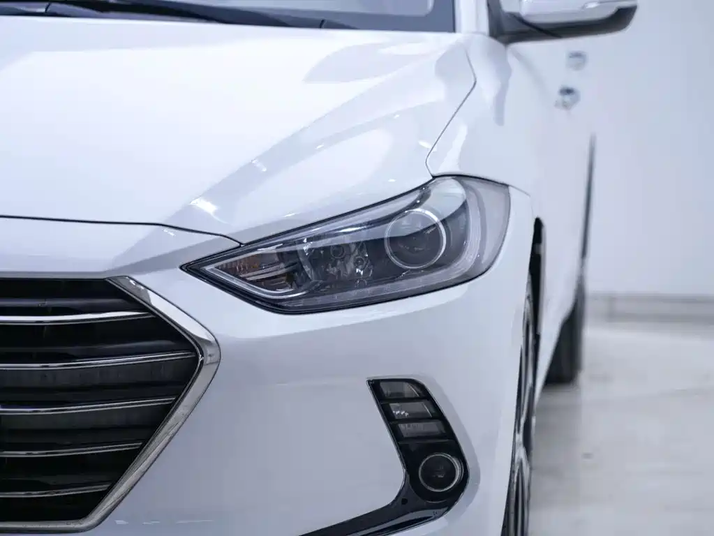 Hyundai Elantra — миниатюра 7