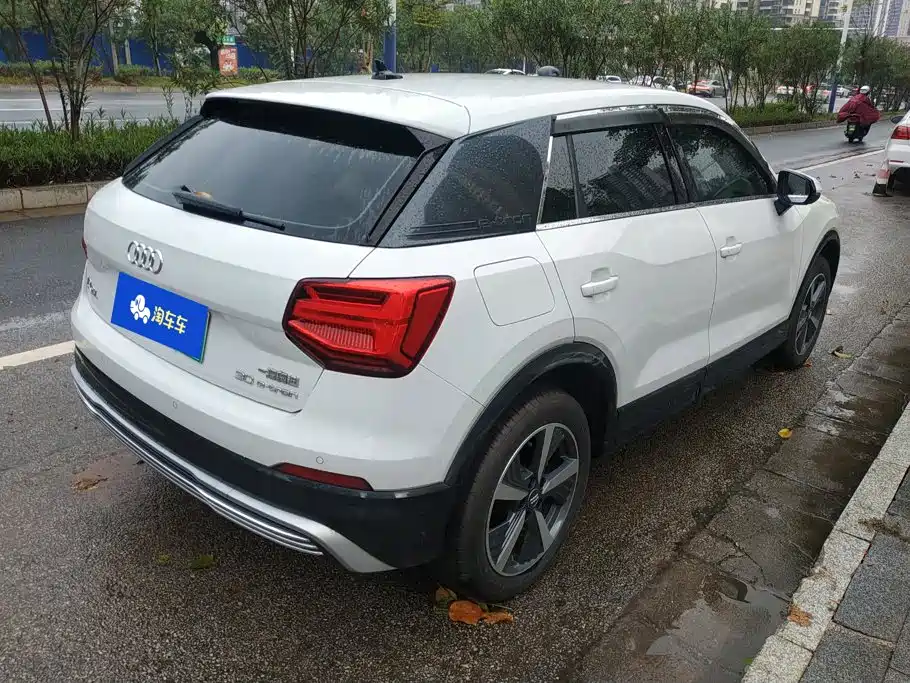 Audi Q2L e-tron — миниатюра 3