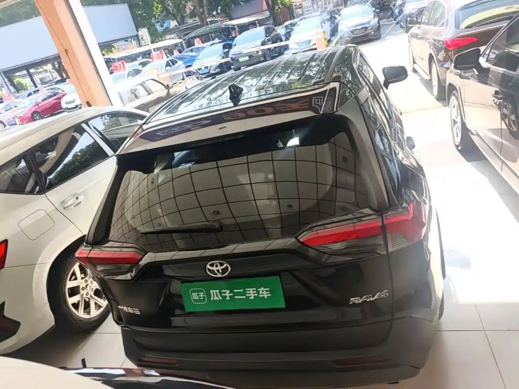 Toyota RAV4 — миниатюра 6
