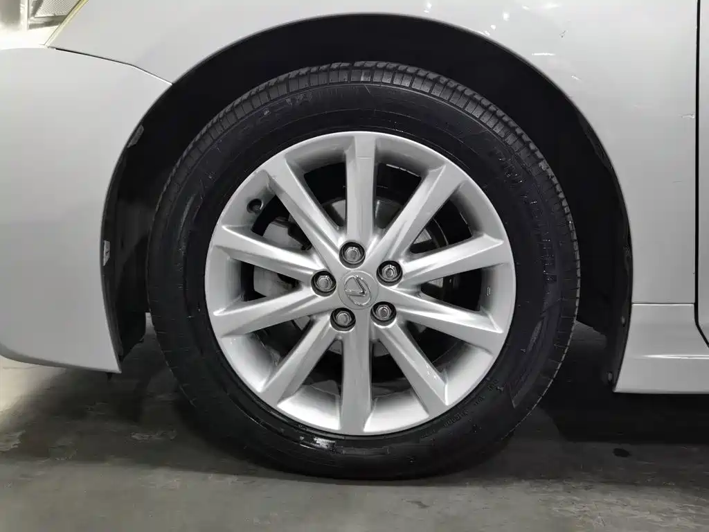 Lexus CT — миниатюра 17