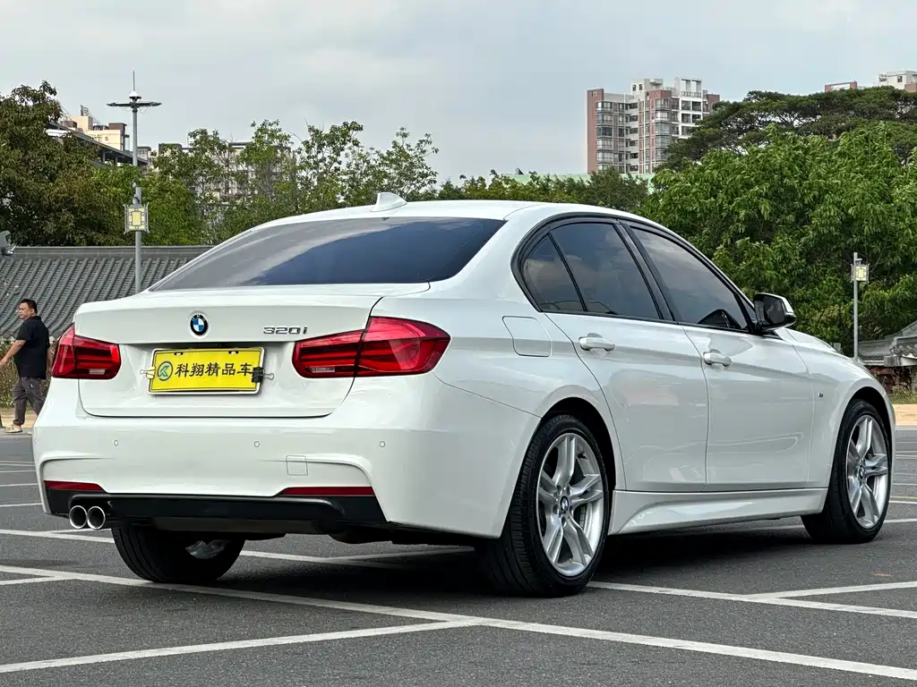 BMW  3 SERIES