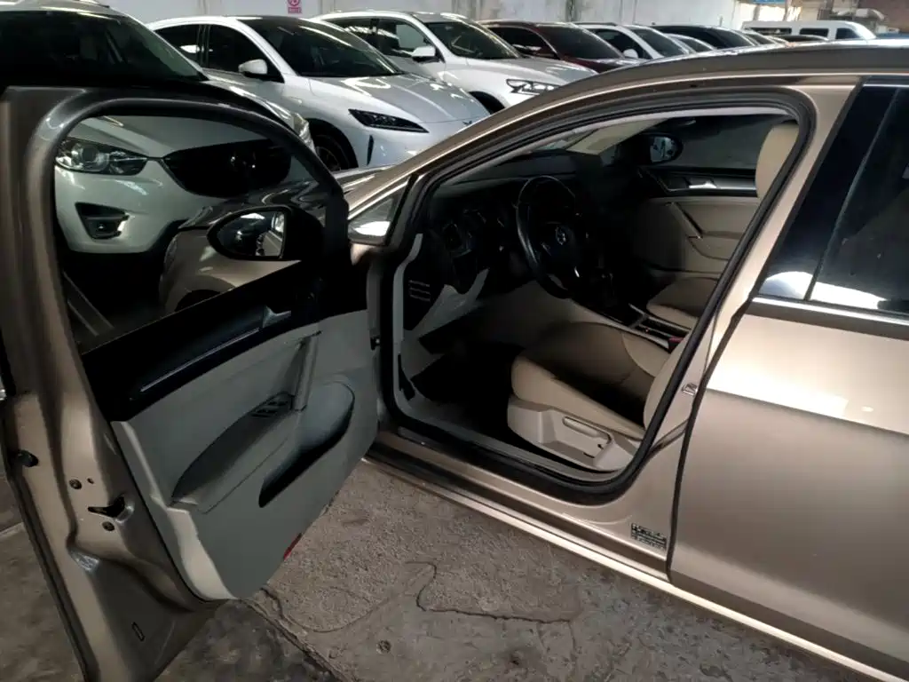 Volkswagen Golf — миниатюра 12
