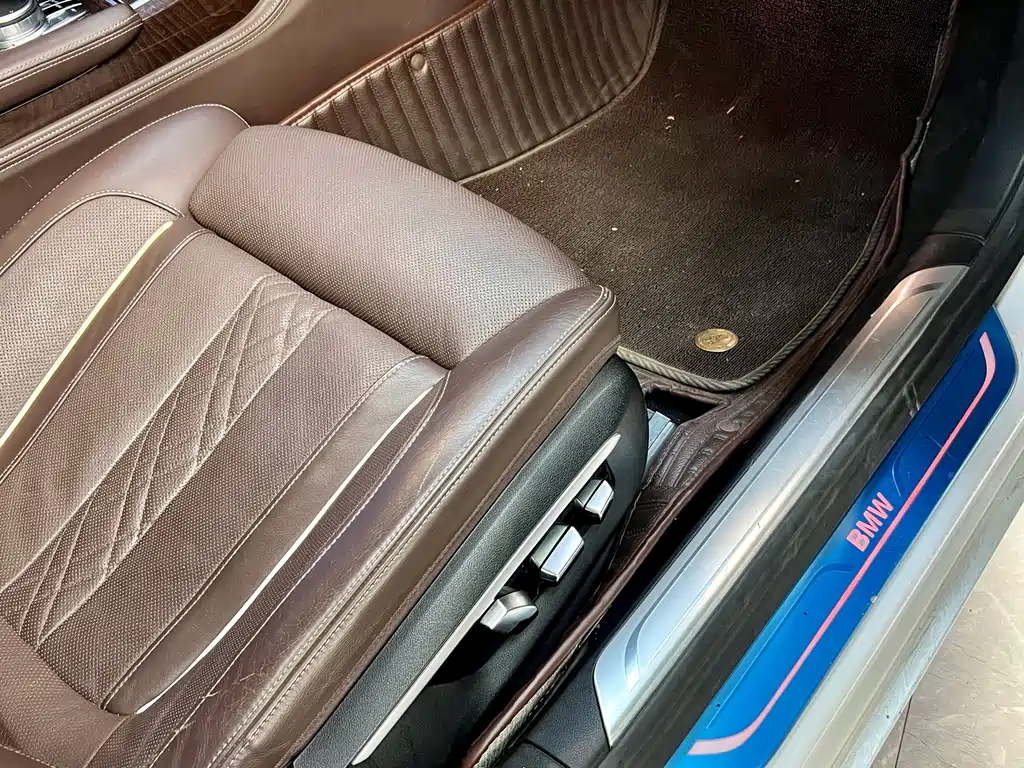 BMW 7 Series — миниатюра 27