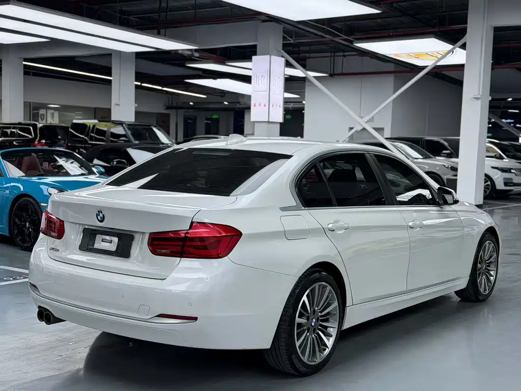 BMW 3 SERIES