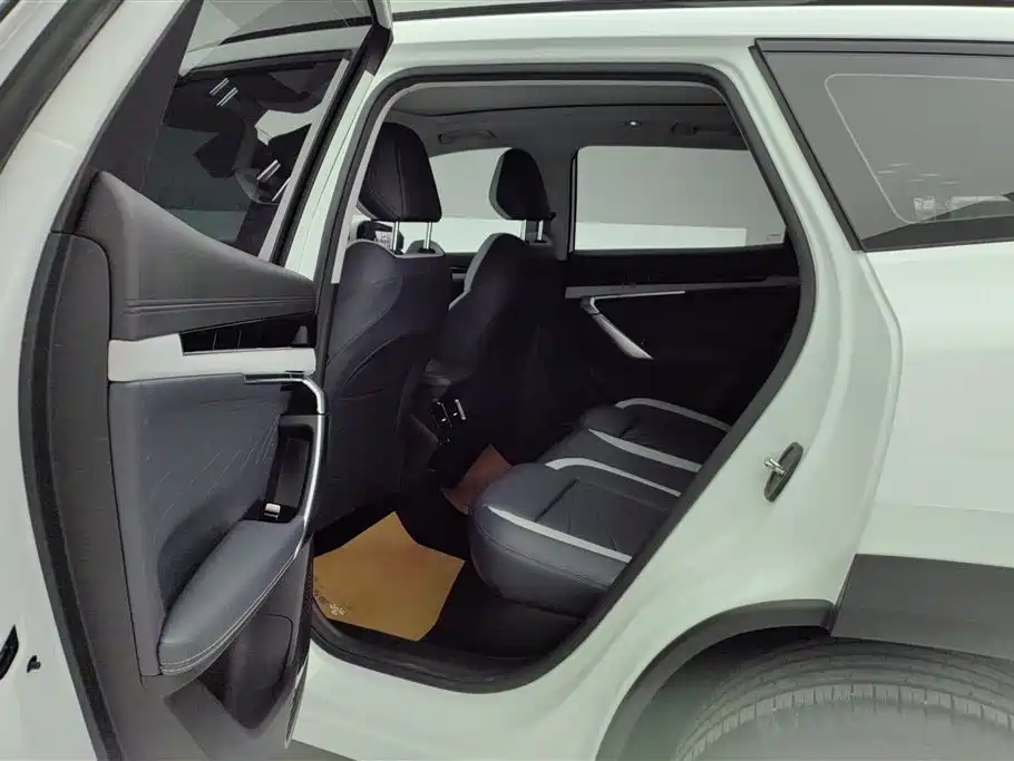 GEELY AUTOMOBILE BOYUE L