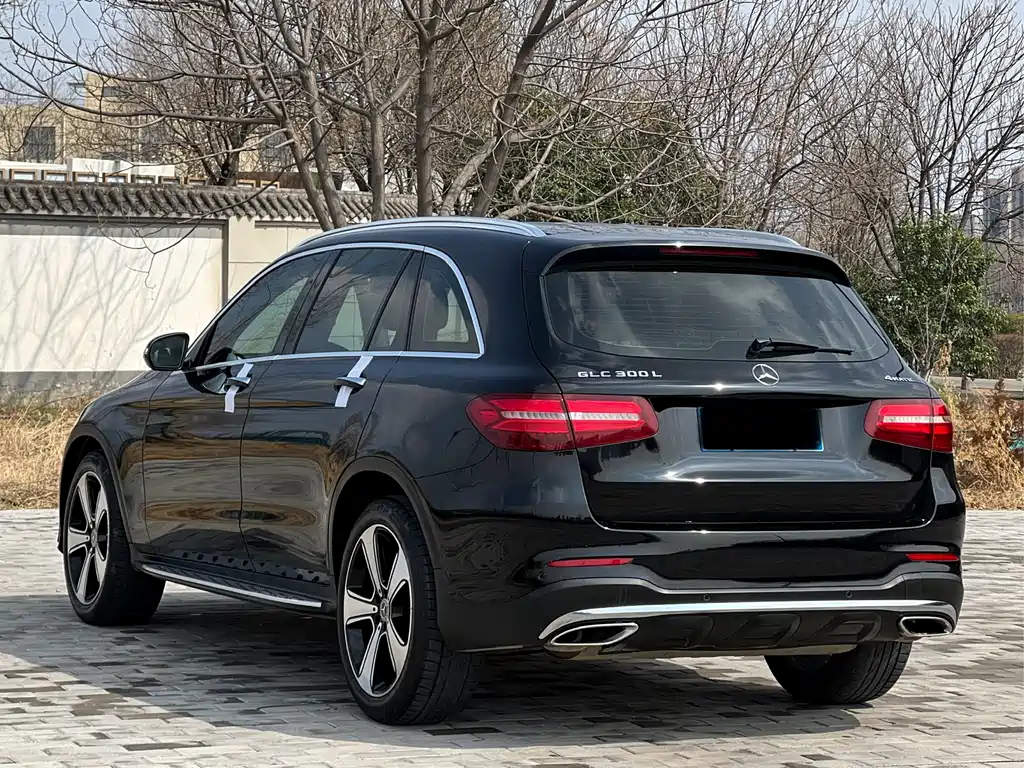 MERCEDES-BENZ GLC
