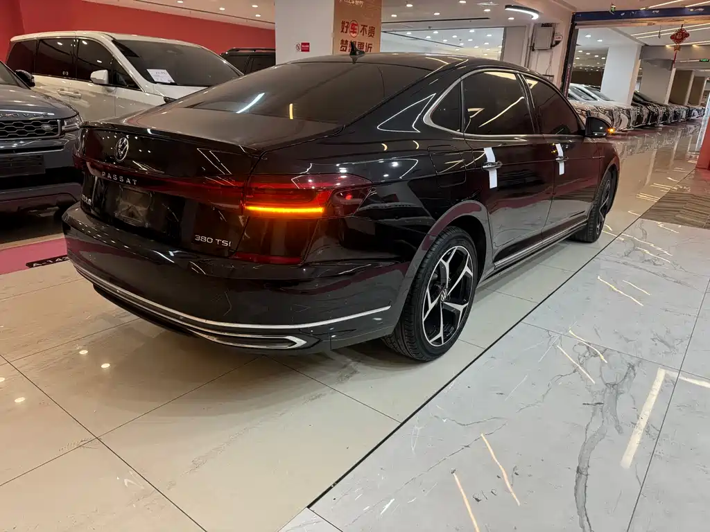 VOLKSWAGEN PASSAT
