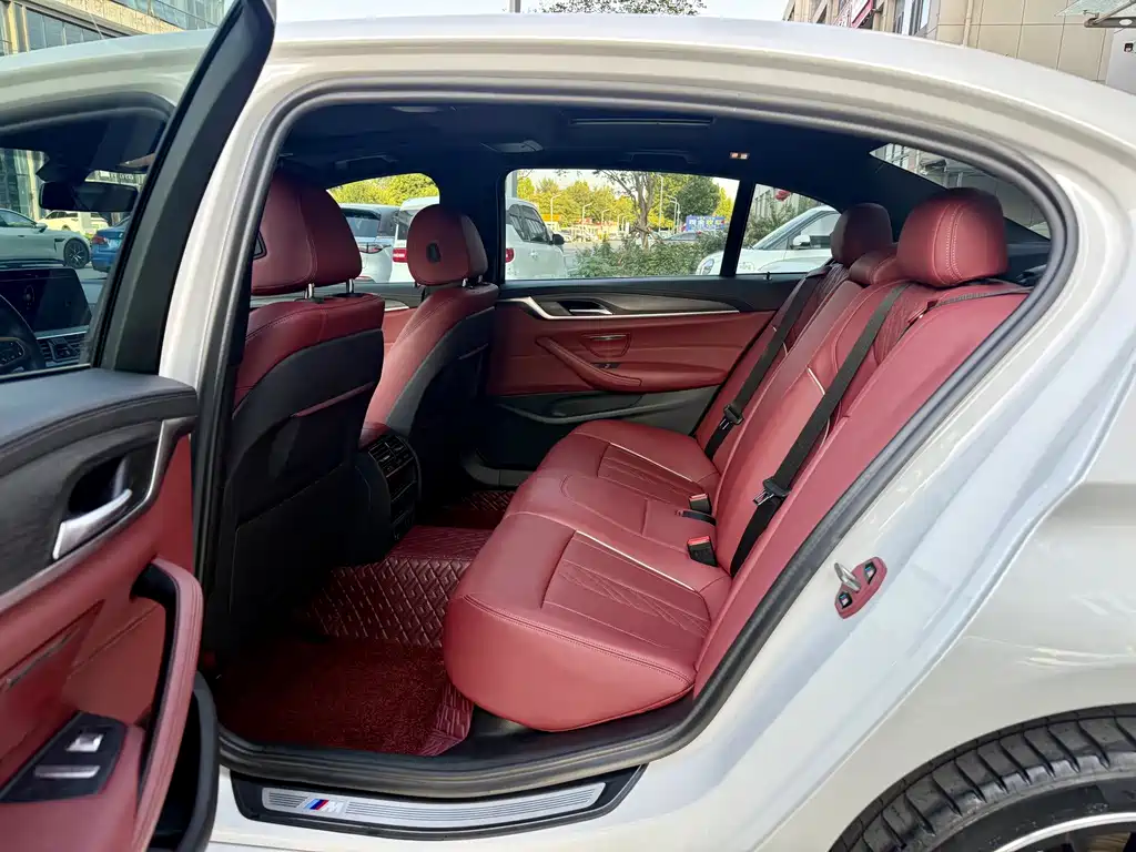 BMW 5 Series — миниатюра 8