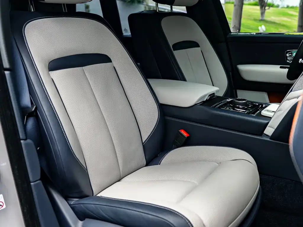Rolls-Royce Cullinan 2018 мест