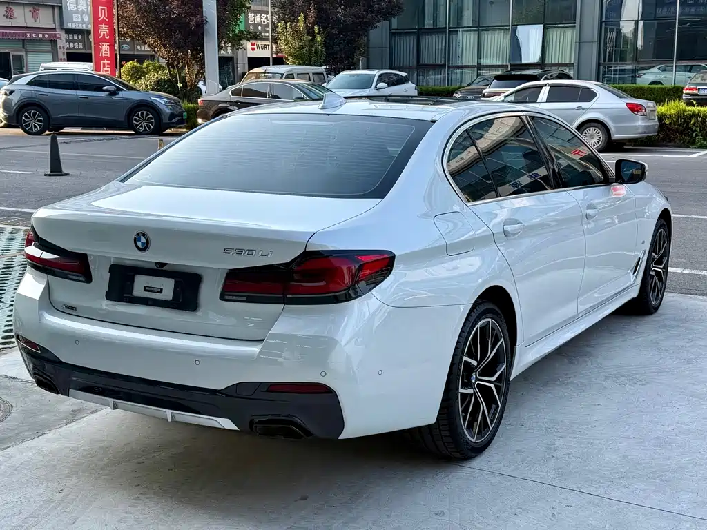 BMW 5 Series — миниатюра 6