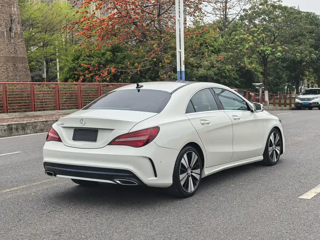 MERCEDES-BENZ CLA