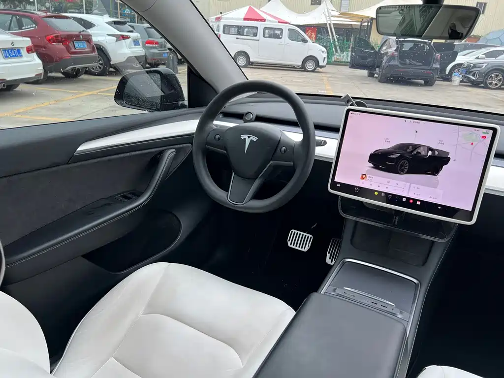 TESLA MODEL Y