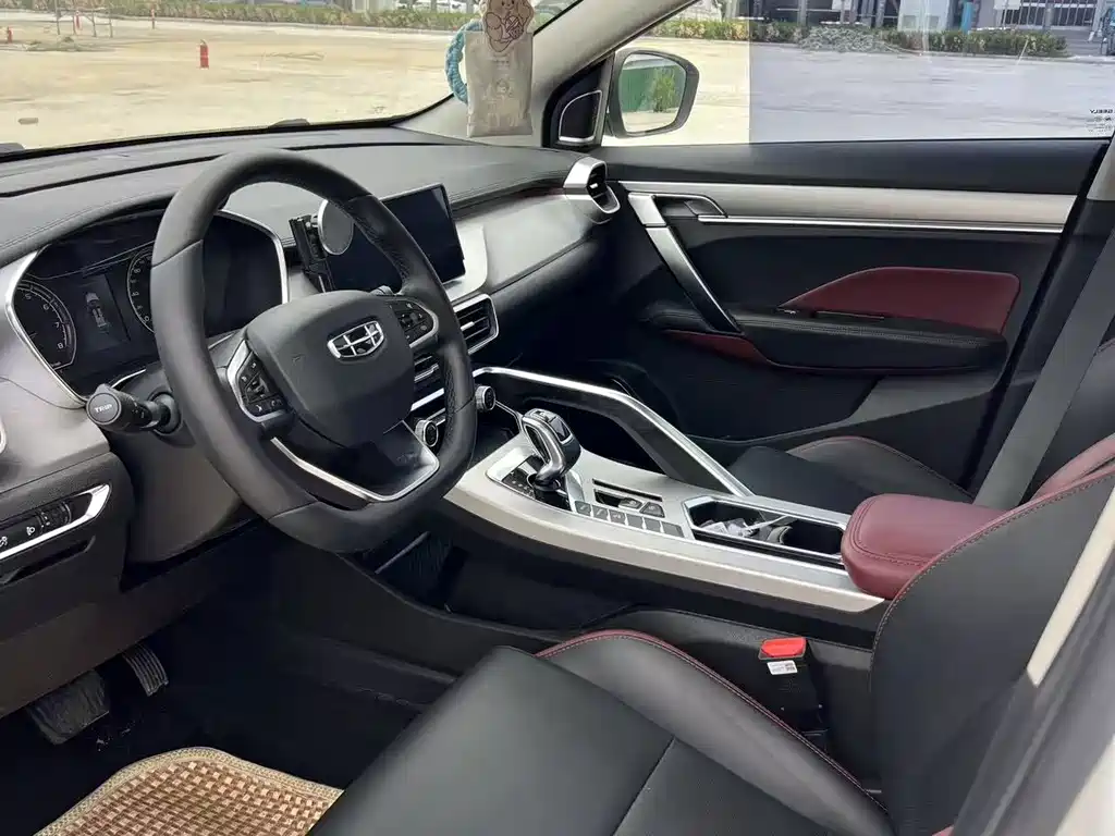 Geely Binyue — миниатюра 7
