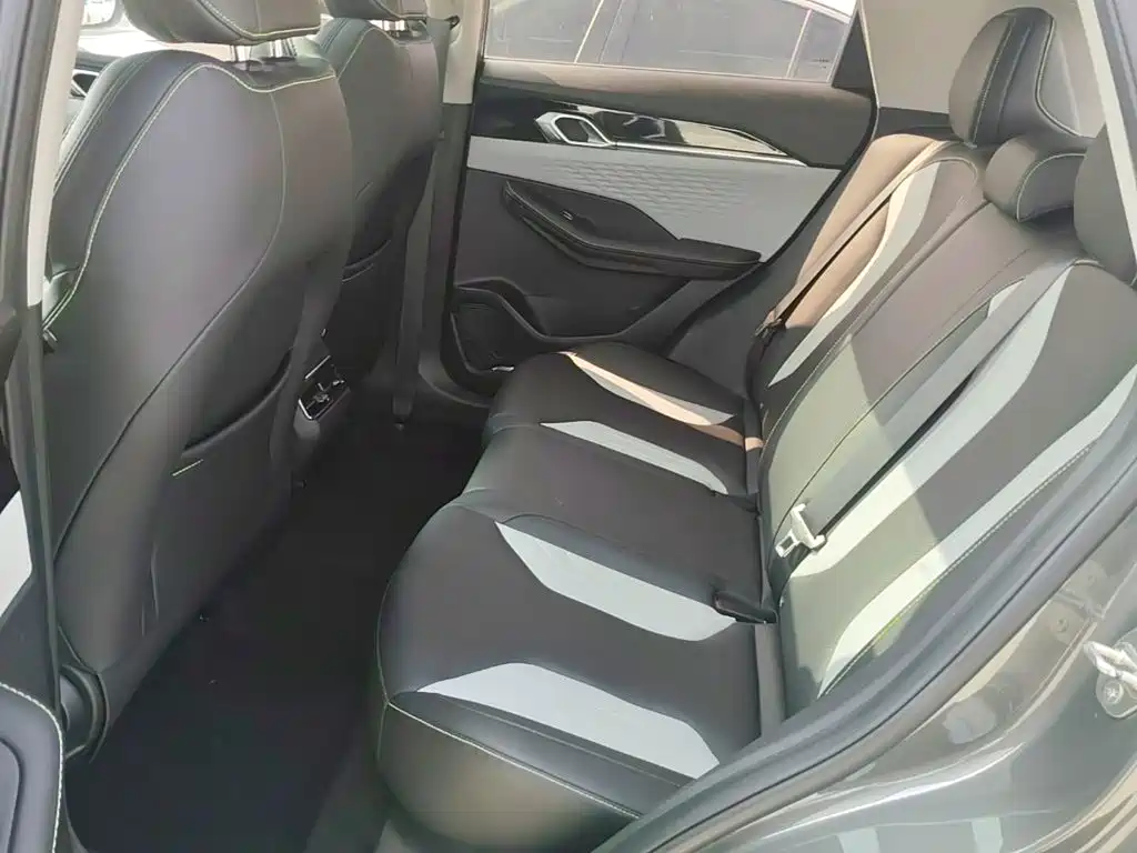 Geely Binyue — миниатюра 13