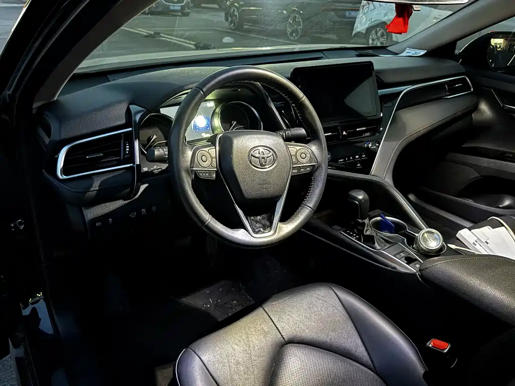Toyota Camry — миниатюра 12