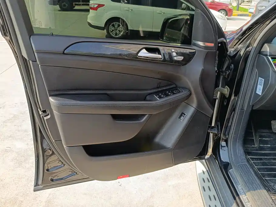 Mercedes-Benz GLE (Import) — миниатюра 7
