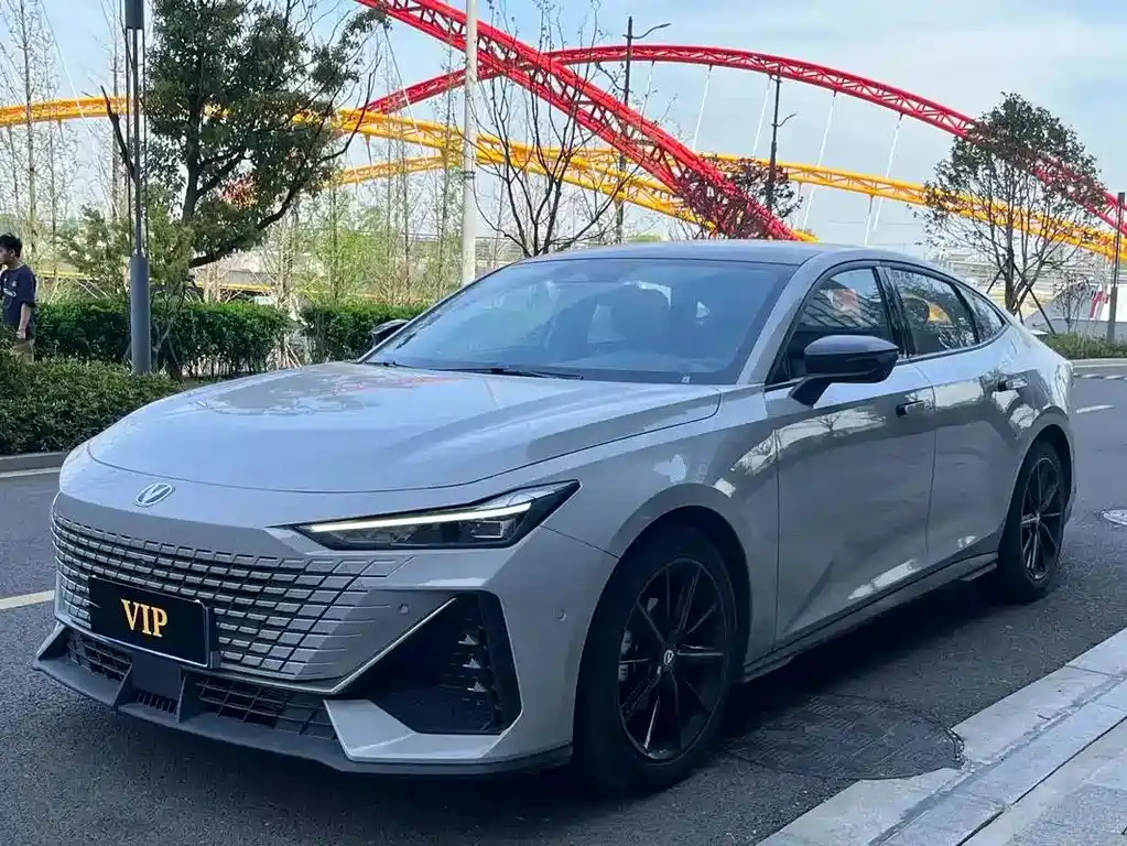 2022 Changan UNI-V - zdjęcie 1 z 9