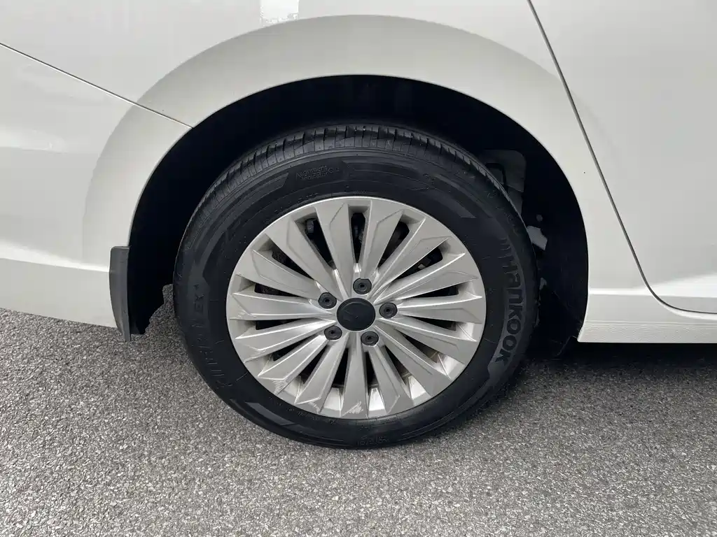 Volkswagen Lavida — миниатюра 9