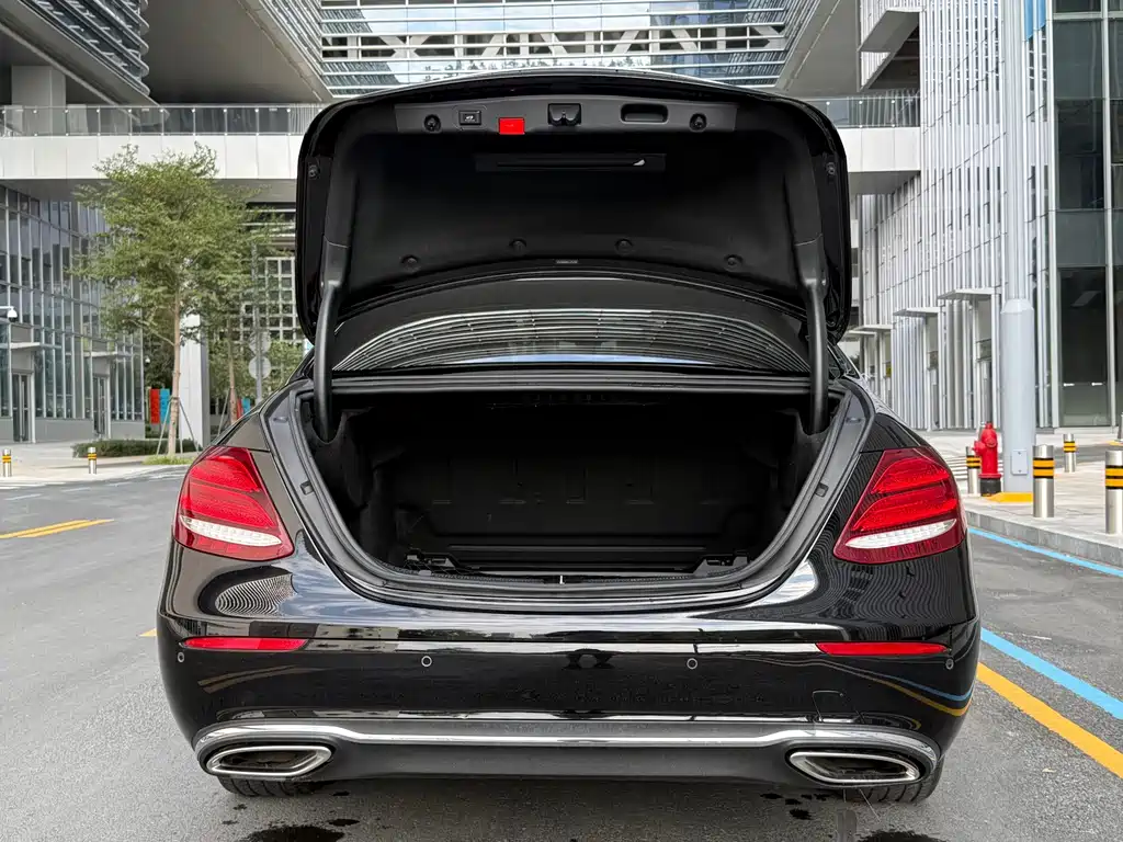 Mercedes-Benz E-Class — миниатюра 18