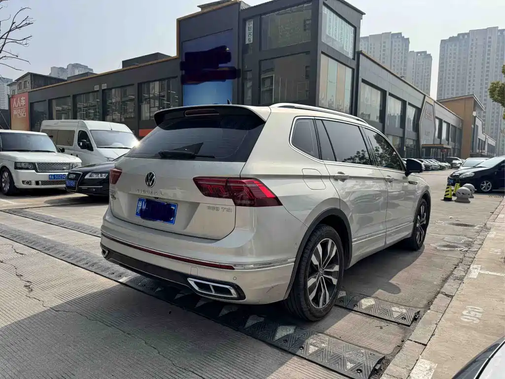 Volkswagen Tiguan L L 2022 330TSI AT R-Line