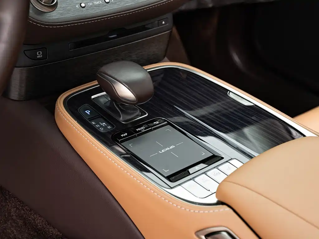 Lexus LS — миниатюра 15
