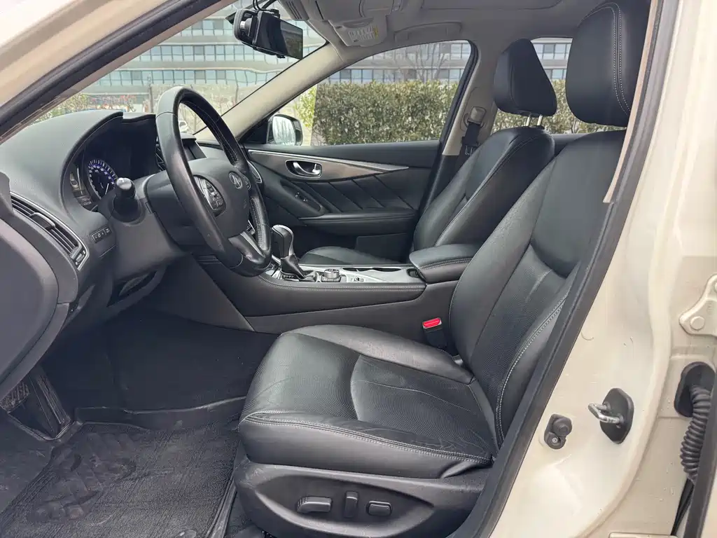 Infiniti Q50L 2015 2.0T Enjoy