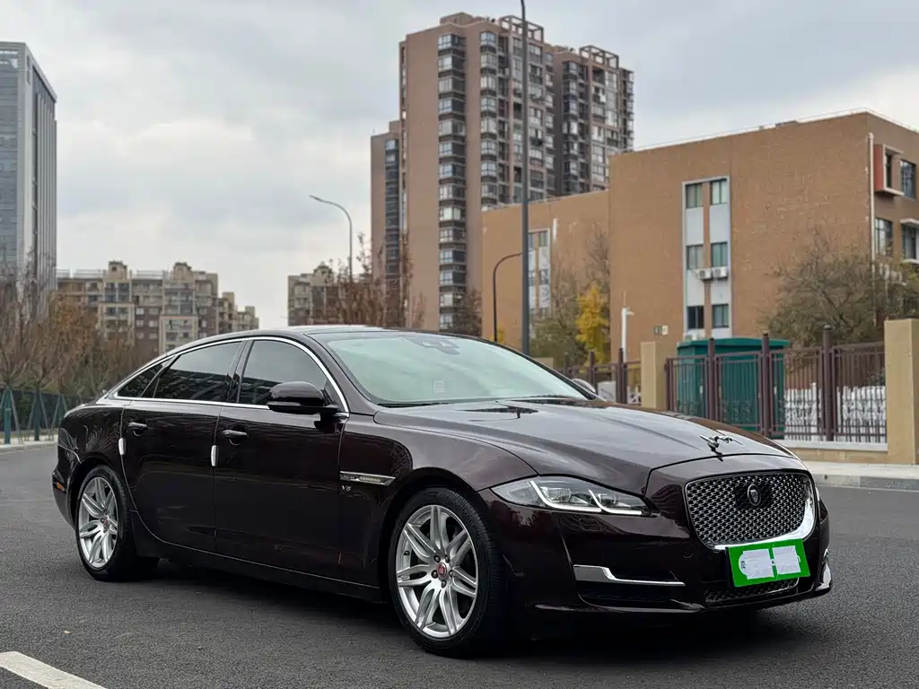 JAGUAR XJ