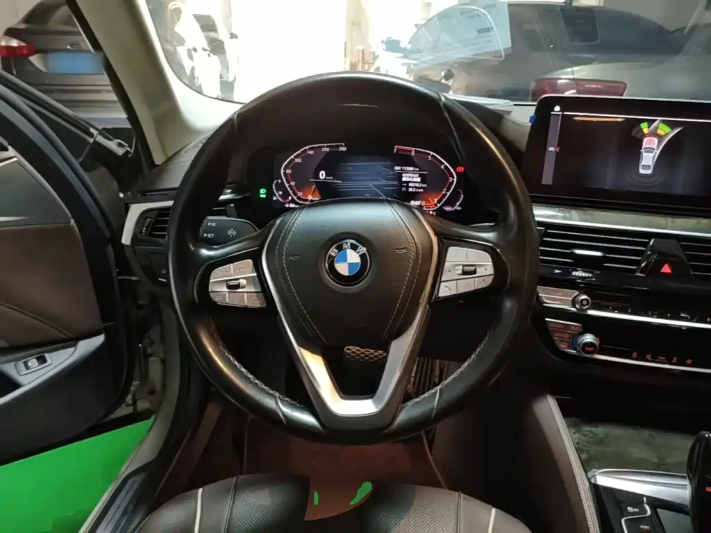 BMW 5 Series — миниатюра 3